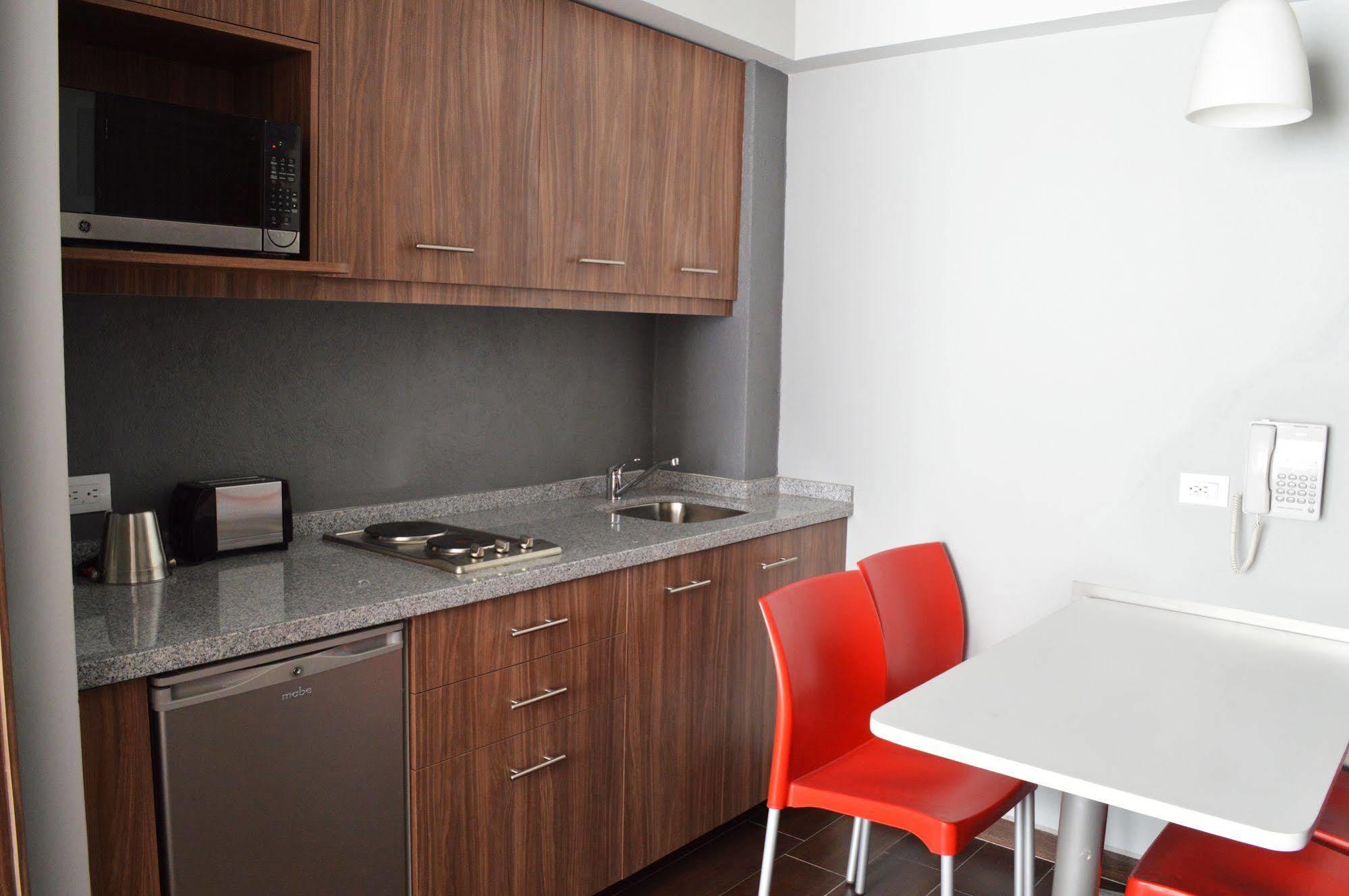 Block Hotel 3*